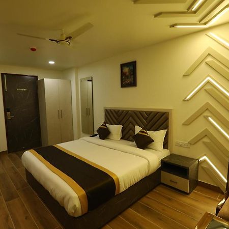 Hotel D Silverleaf Lucknow Bagian luar foto