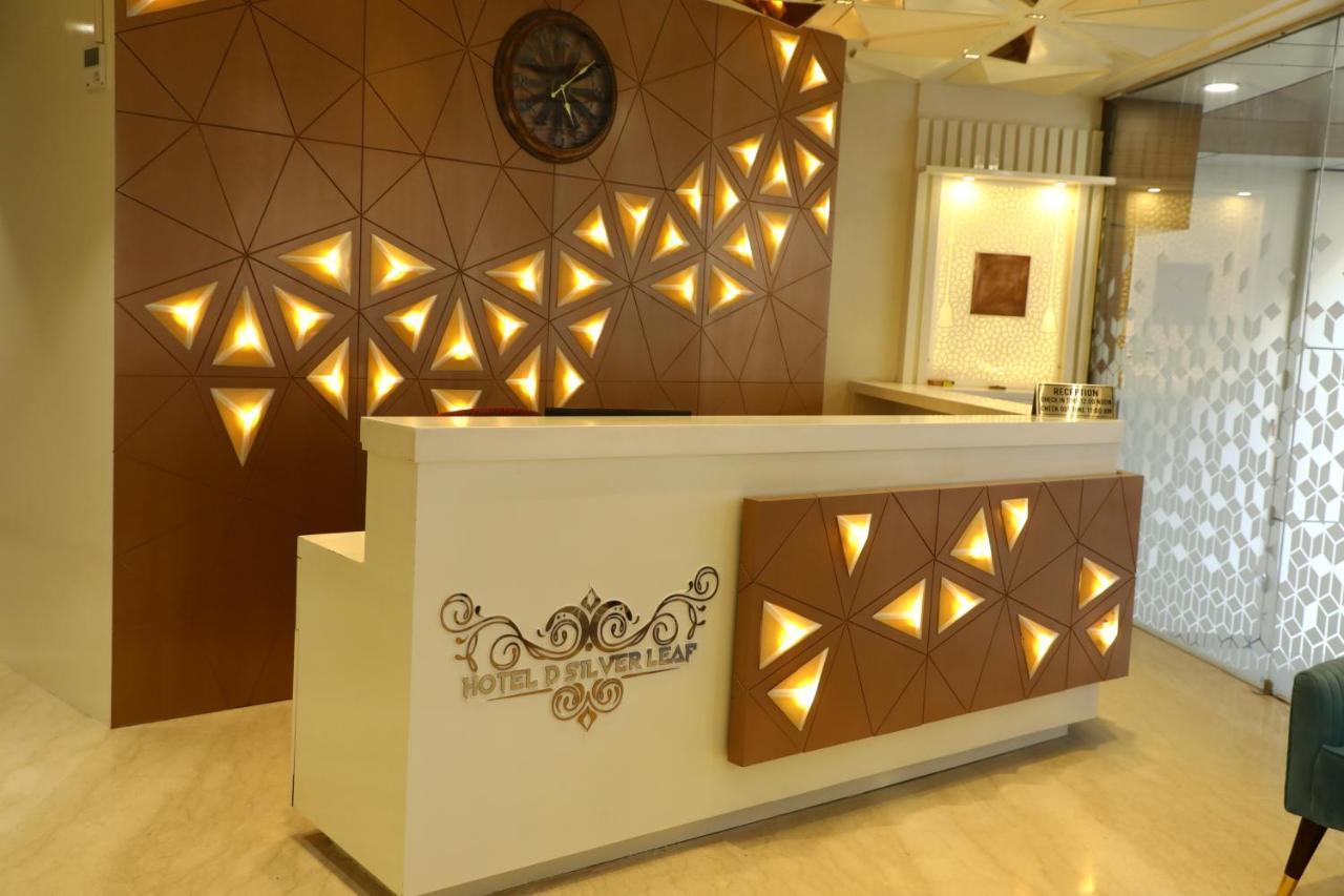Hotel D Silverleaf Lucknow Bagian luar foto