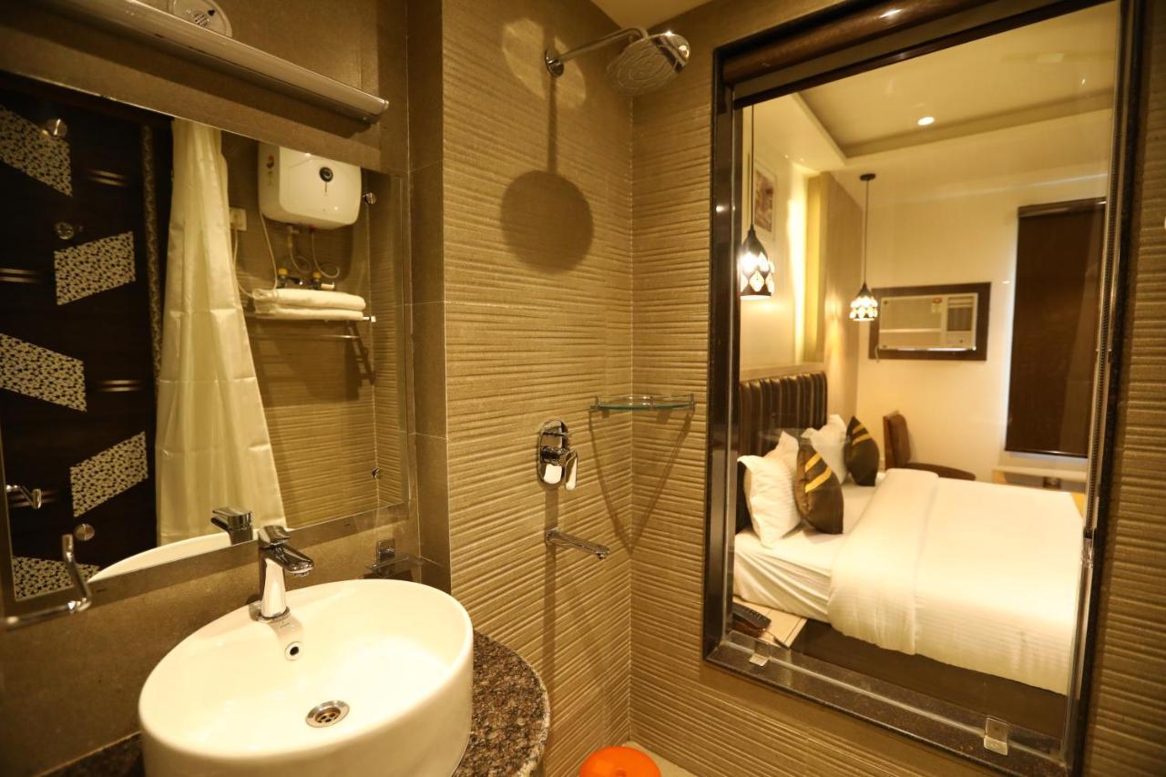 Hotel D Silverleaf Lucknow Bagian luar foto
