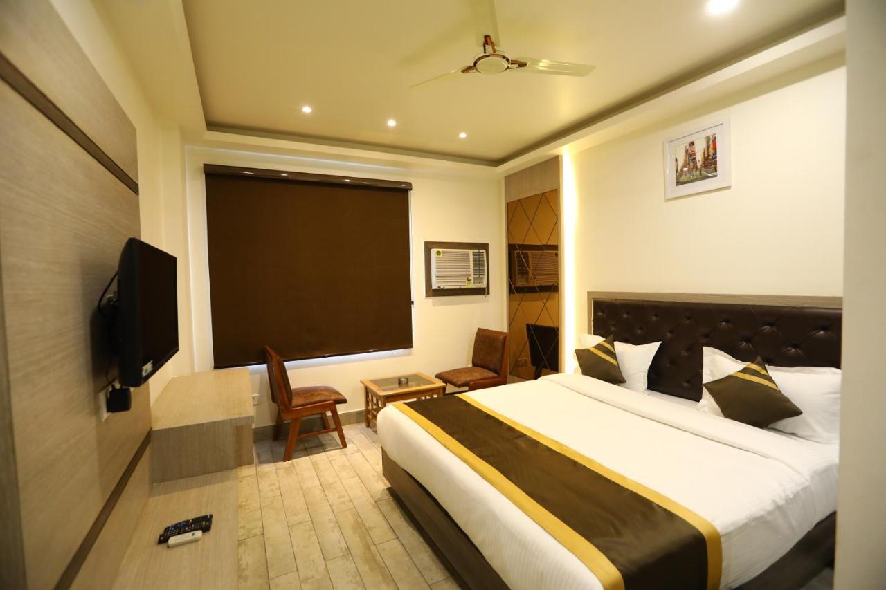 Hotel D Silverleaf Lucknow Bagian luar foto