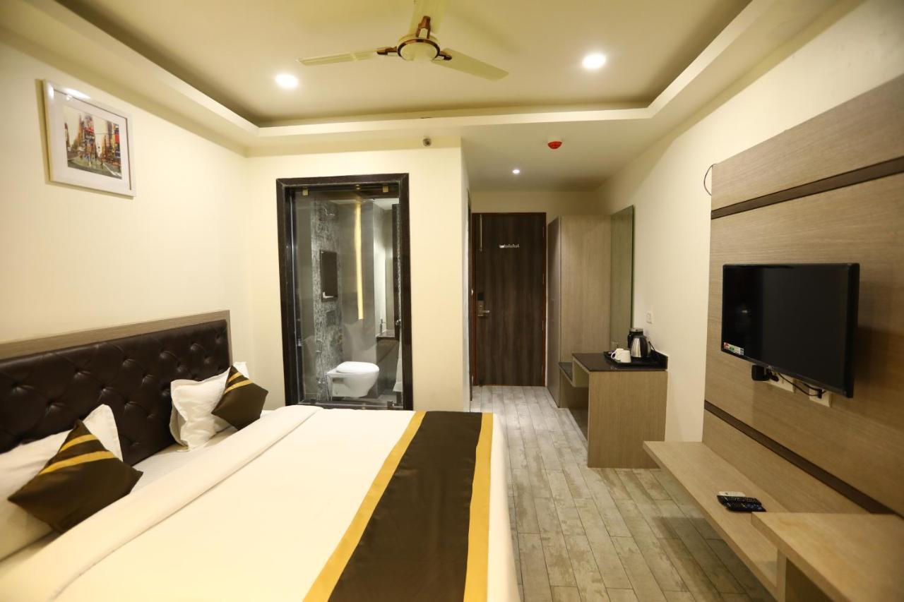 Hotel D Silverleaf Lucknow Bagian luar foto