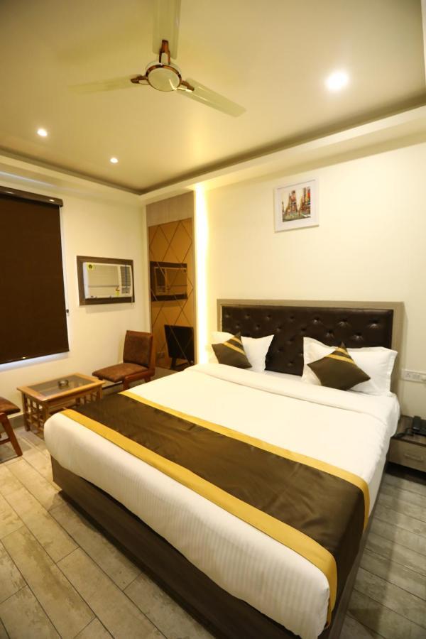 Hotel D Silverleaf Lucknow Bagian luar foto