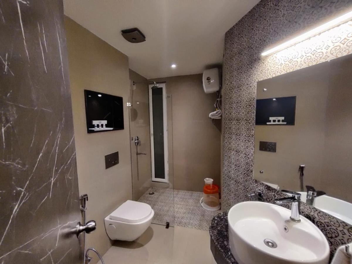 Hotel D Silverleaf Lucknow Bagian luar foto
