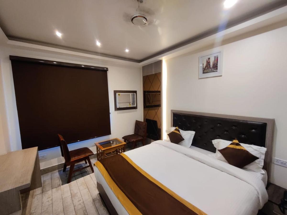 Hotel D Silverleaf Lucknow Bagian luar foto