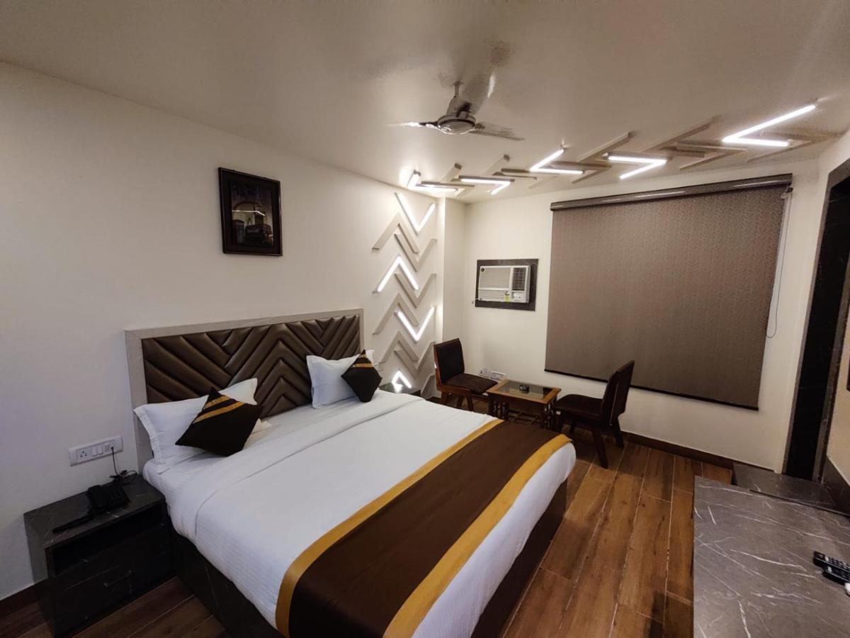 Hotel D Silverleaf Lucknow Bagian luar foto