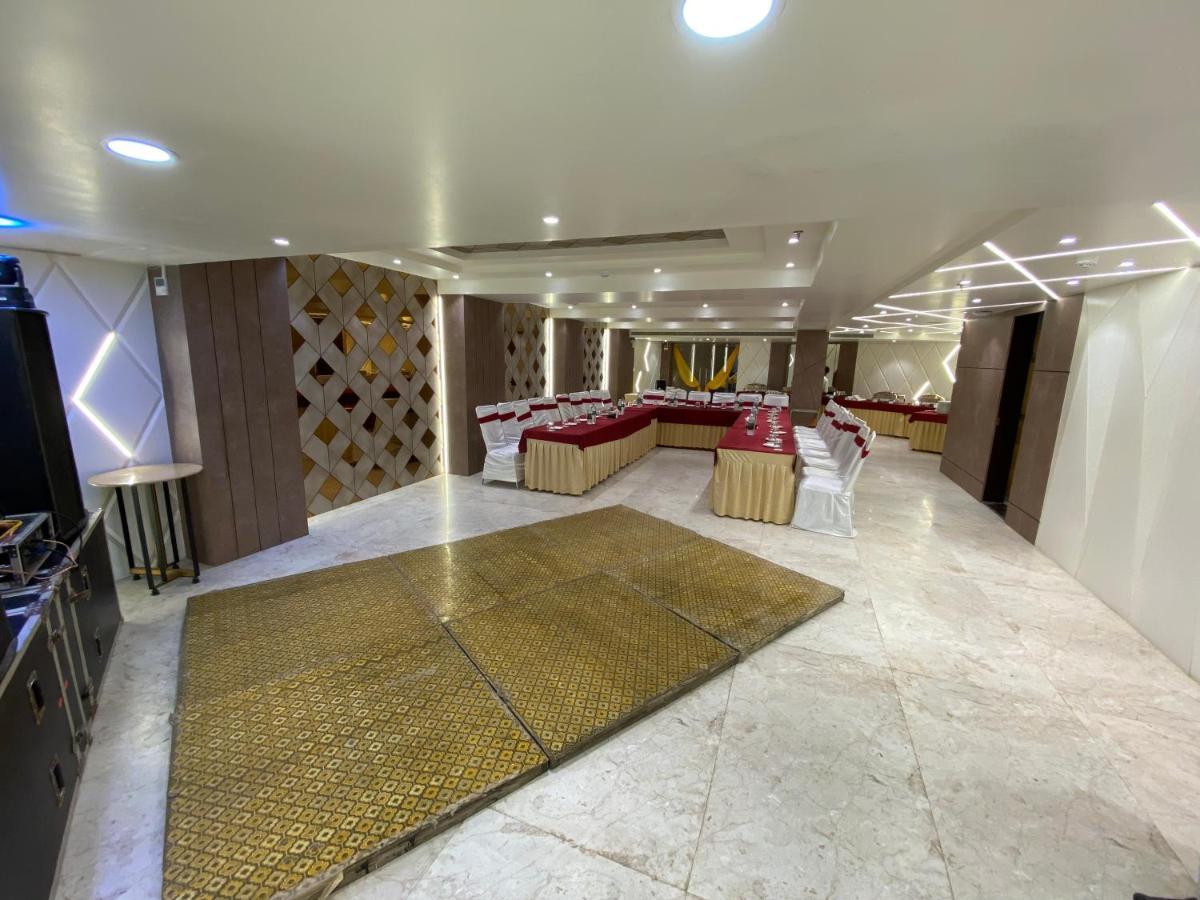 Hotel D Silverleaf Lucknow Bagian luar foto
