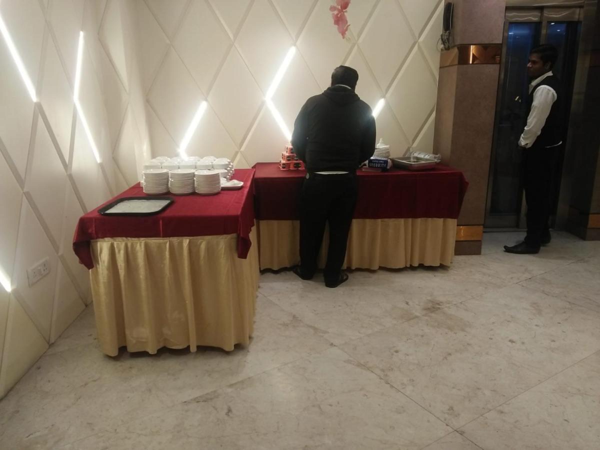 Hotel D Silverleaf Lucknow Bagian luar foto