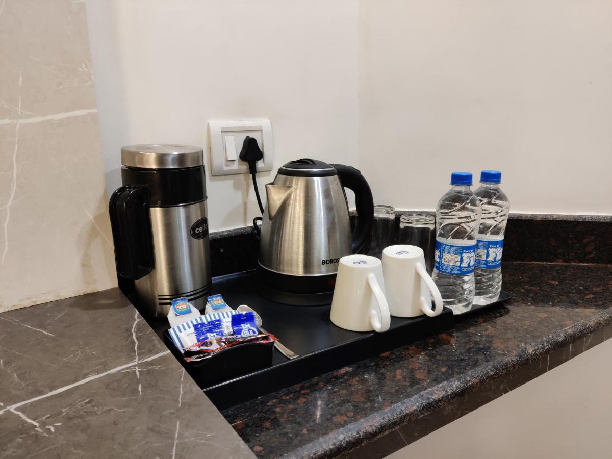 Hotel D Silverleaf Lucknow Bagian luar foto