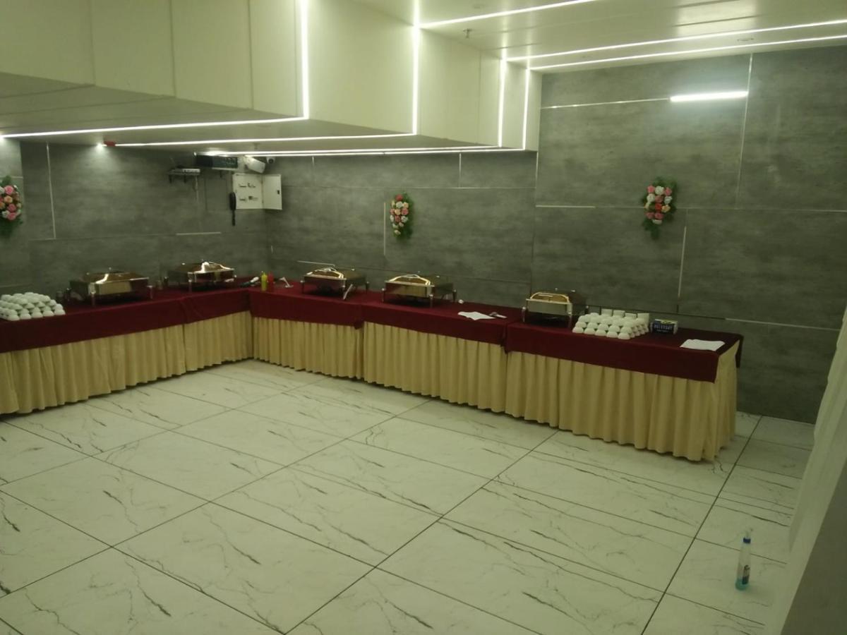 Hotel D Silverleaf Lucknow Bagian luar foto