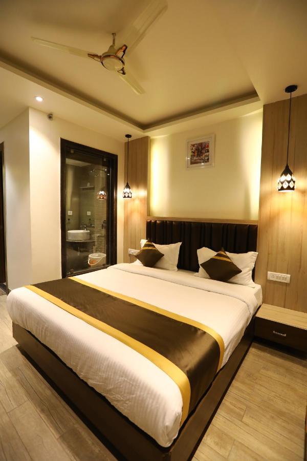 Hotel D Silverleaf Lucknow Bagian luar foto