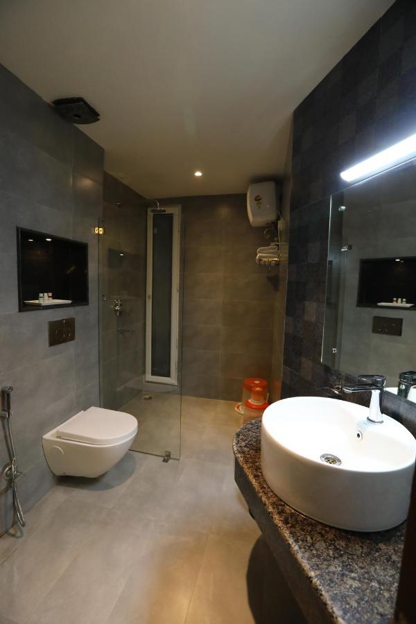 Hotel D Silverleaf Lucknow Bagian luar foto