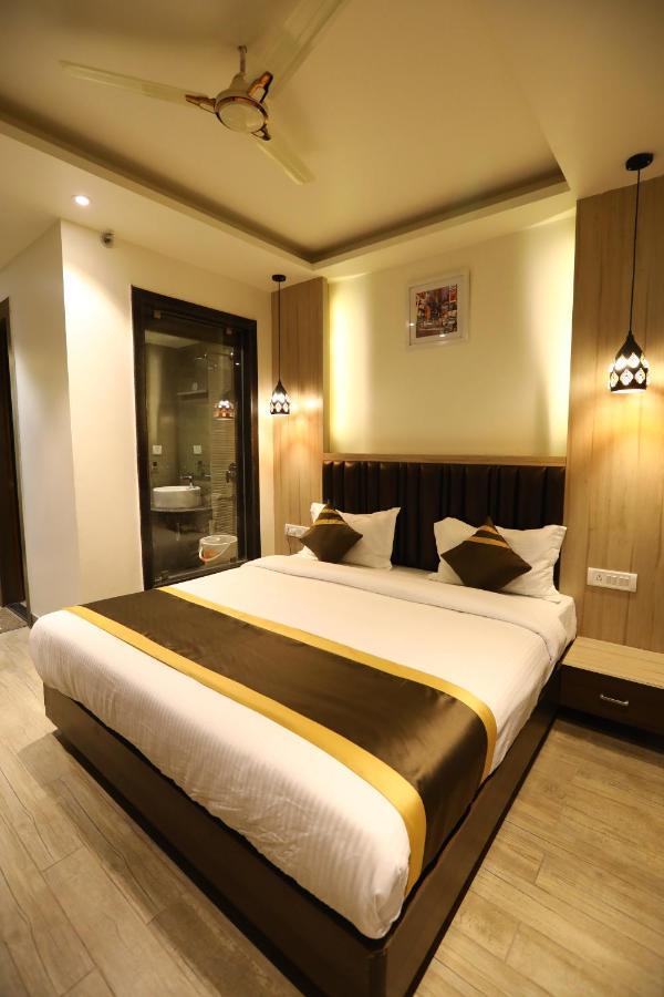 Hotel D Silverleaf Lucknow Bagian luar foto
