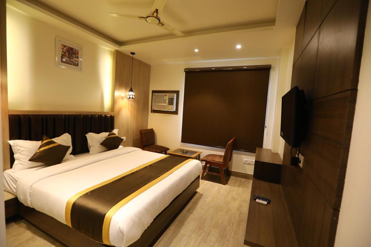 Hotel D Silverleaf Lucknow Bagian luar foto