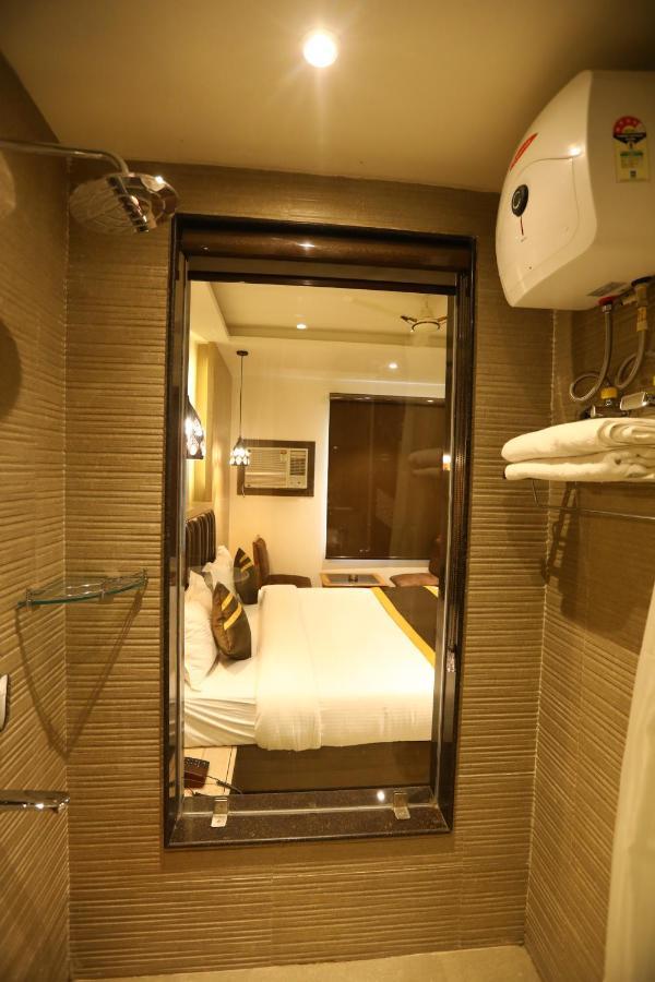 Hotel D Silverleaf Lucknow Bagian luar foto
